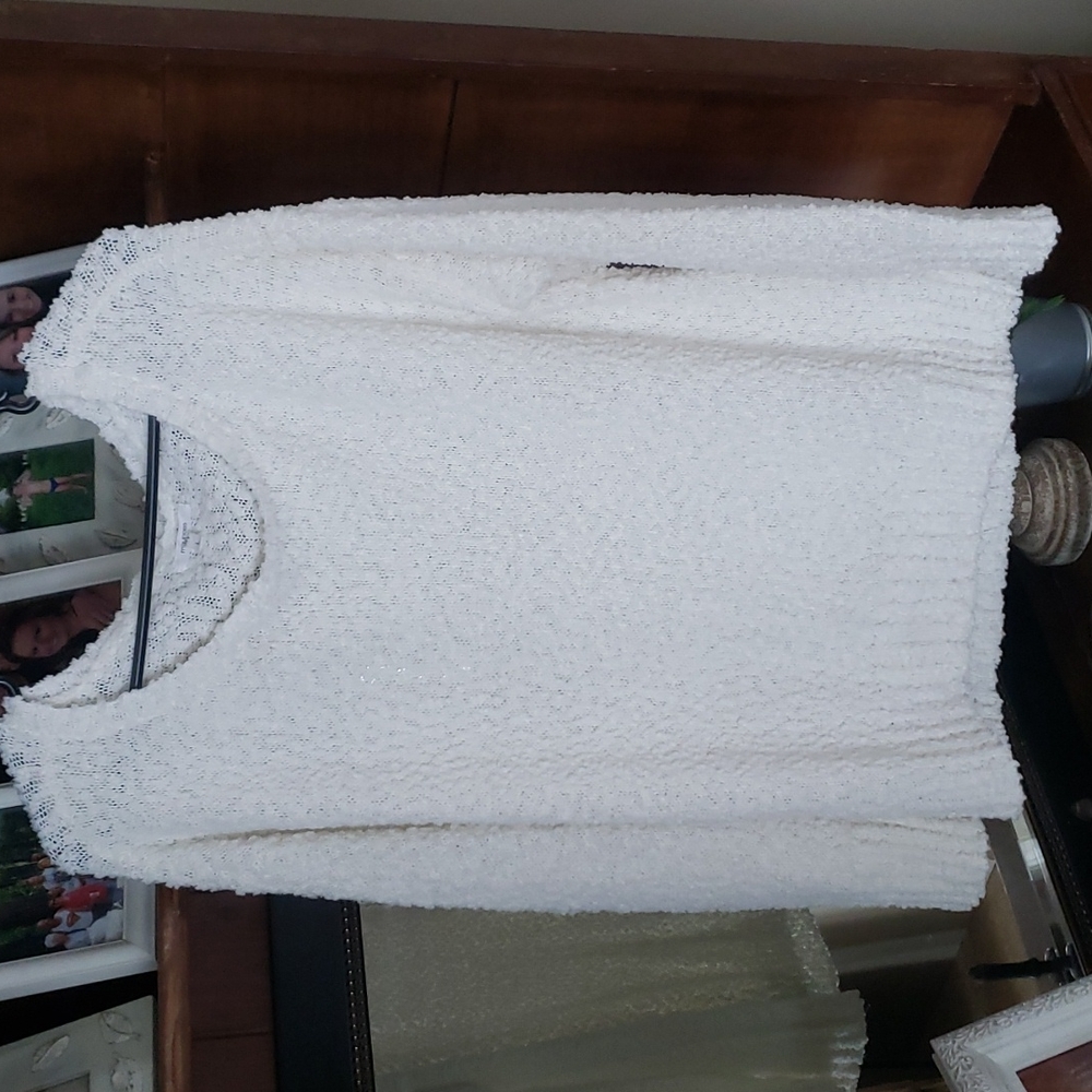 Lightweight sweater
